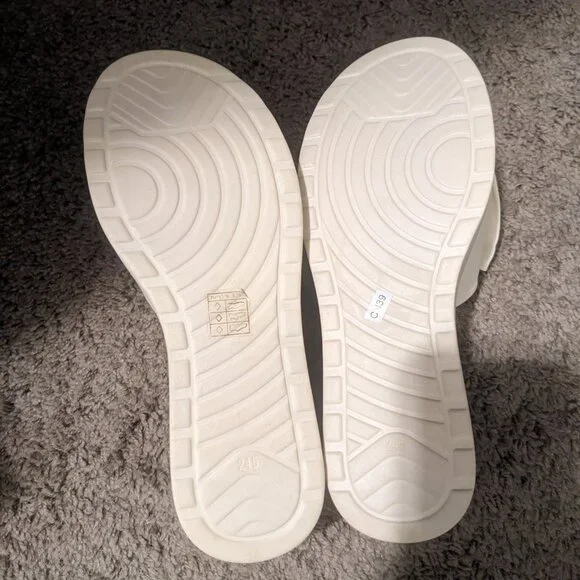 Platform Sandals - Picture 2 of 4